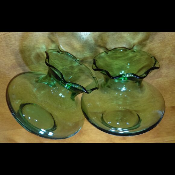 Set of 2 Vintage Light Green Anchor Hocking Miniature Ruffled Edge Glass Vases - Picture 6 of 6